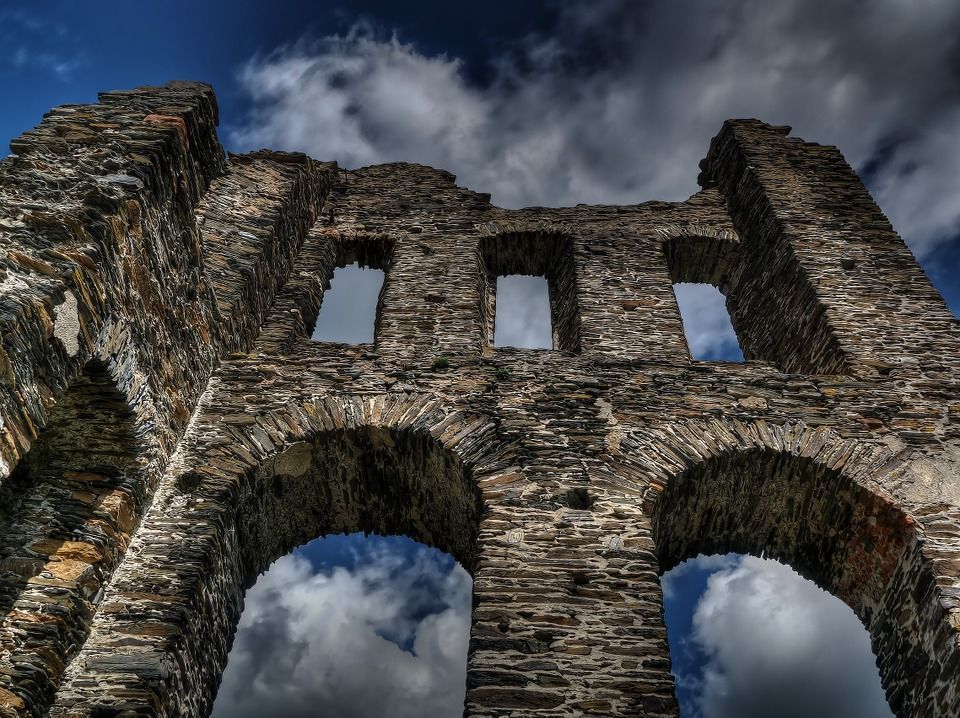castle-195105_960_720[1]
